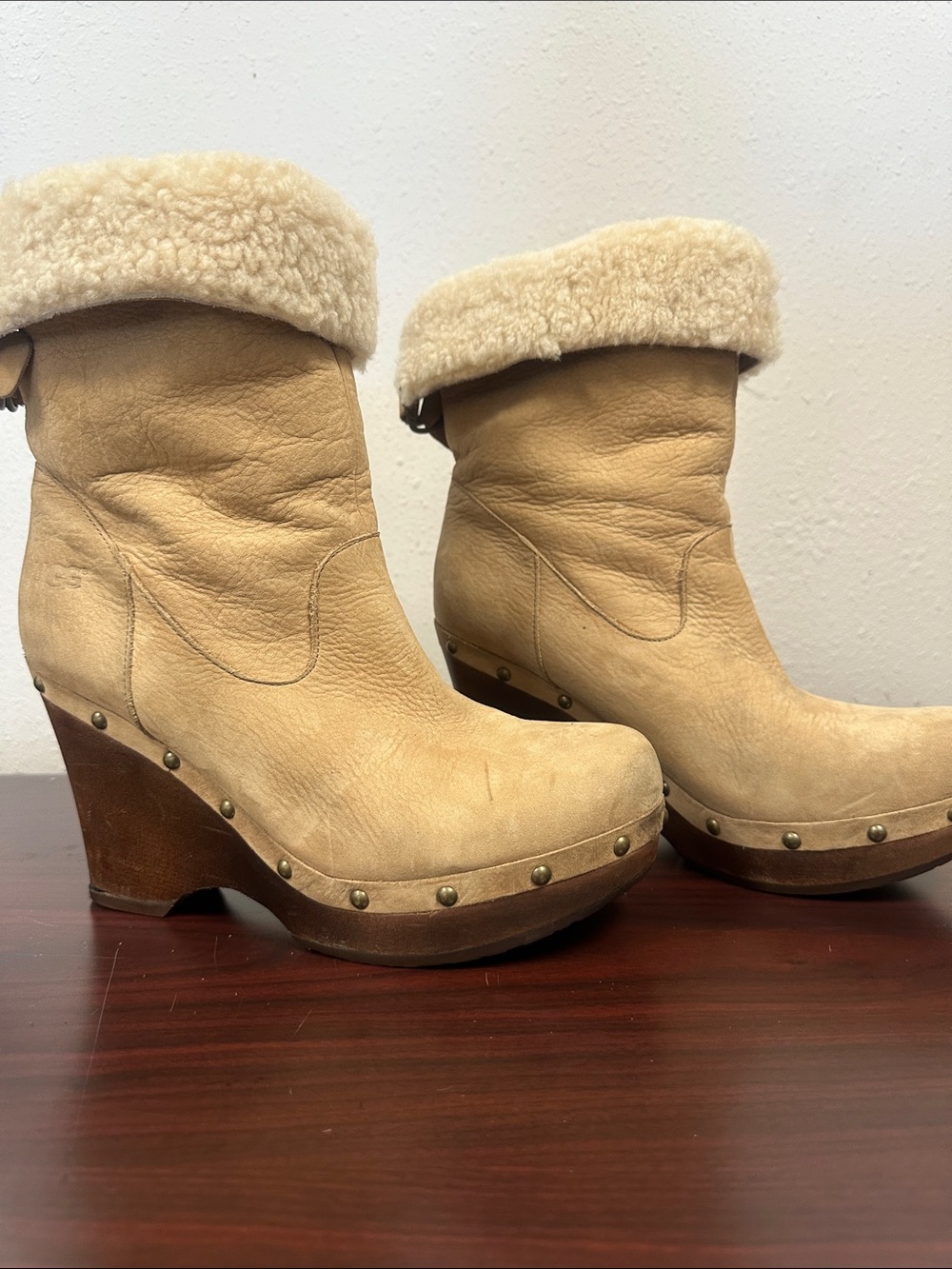 UGG y2k wood Wedge Clog Boots in Tan Leather shearling lined